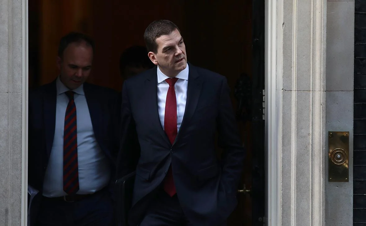 Замглавы МИД Британии уволен после скандала с Эпштейном и Мандельсоном