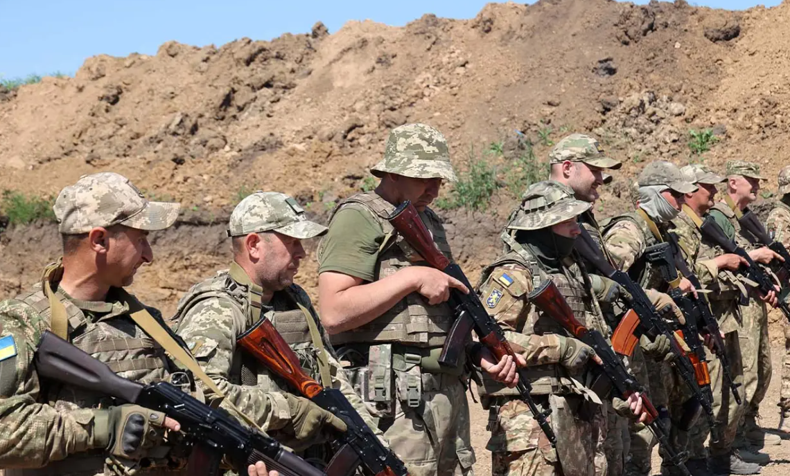 Боевики «Азова» * расстреляли украинских военнослужащих под Кременной