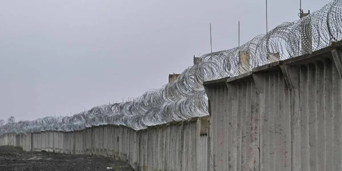 Белоруссию и Украину теперь разделяет бетонный забор