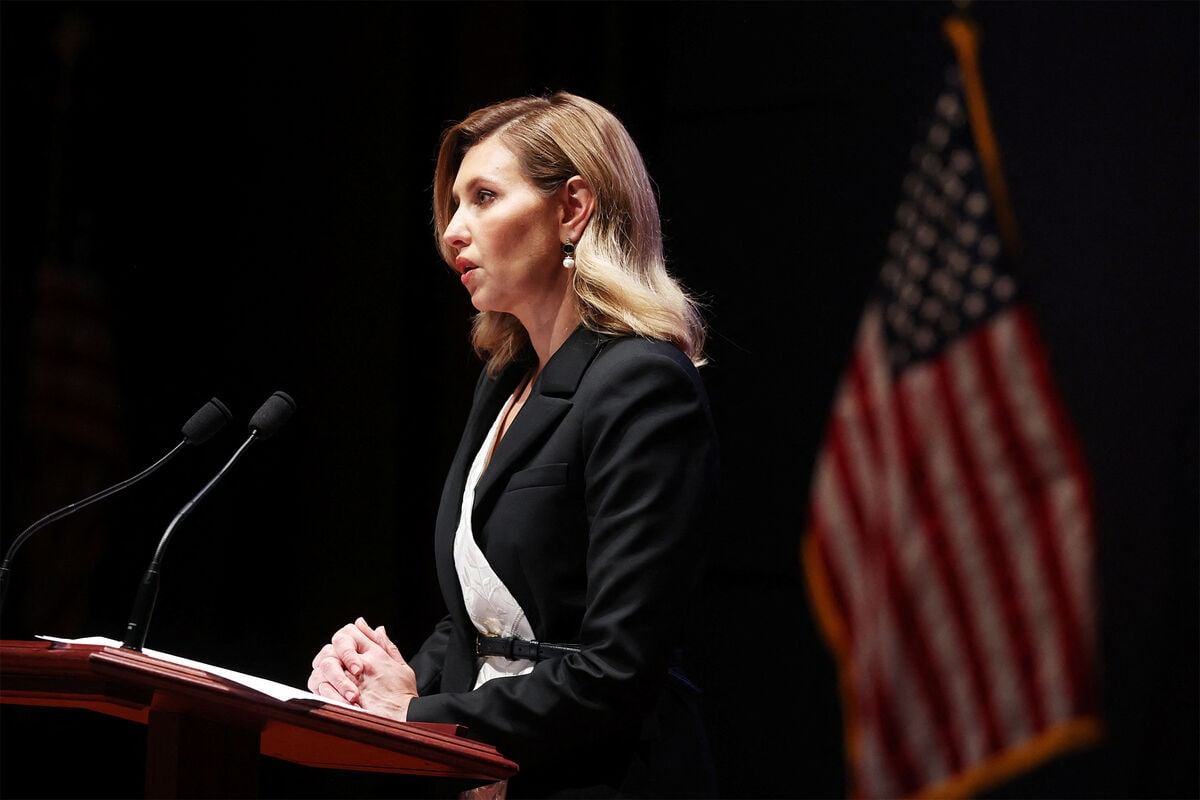 К выпрашиванию западного оружия Зеленский подключил жену