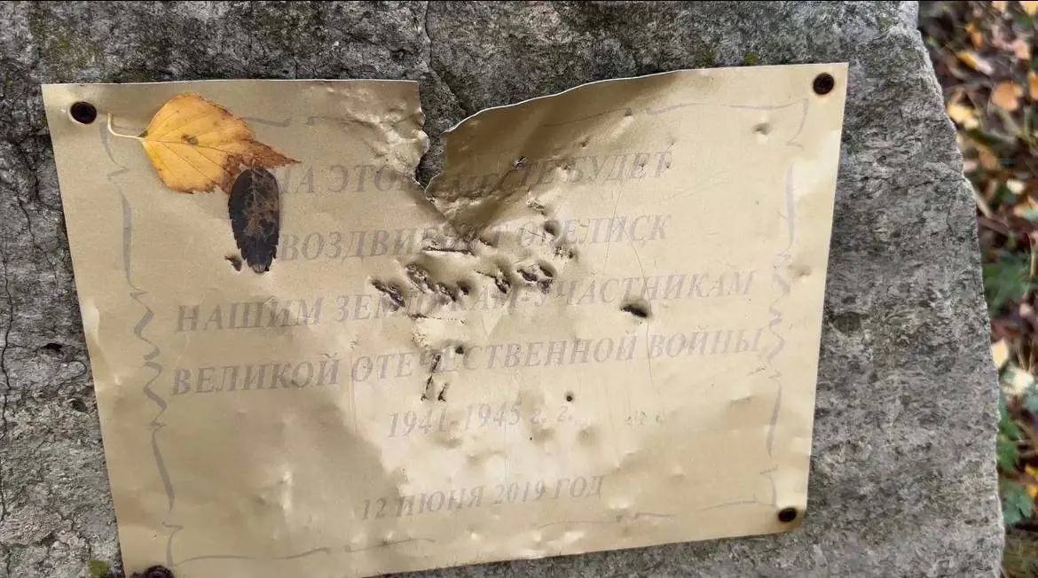 В Самарской области губернатор уволил главу района за отношение к памятному камню