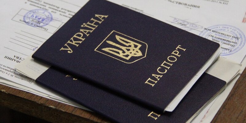 Военнообязанных украинцев с ВНЖ и двойным гражданством не выпустят за границу 