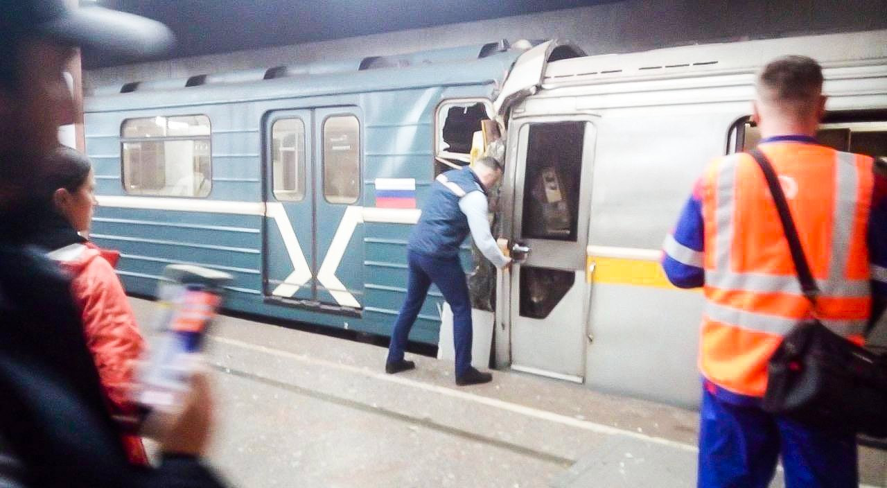 В московском метро столкнулись два поезда