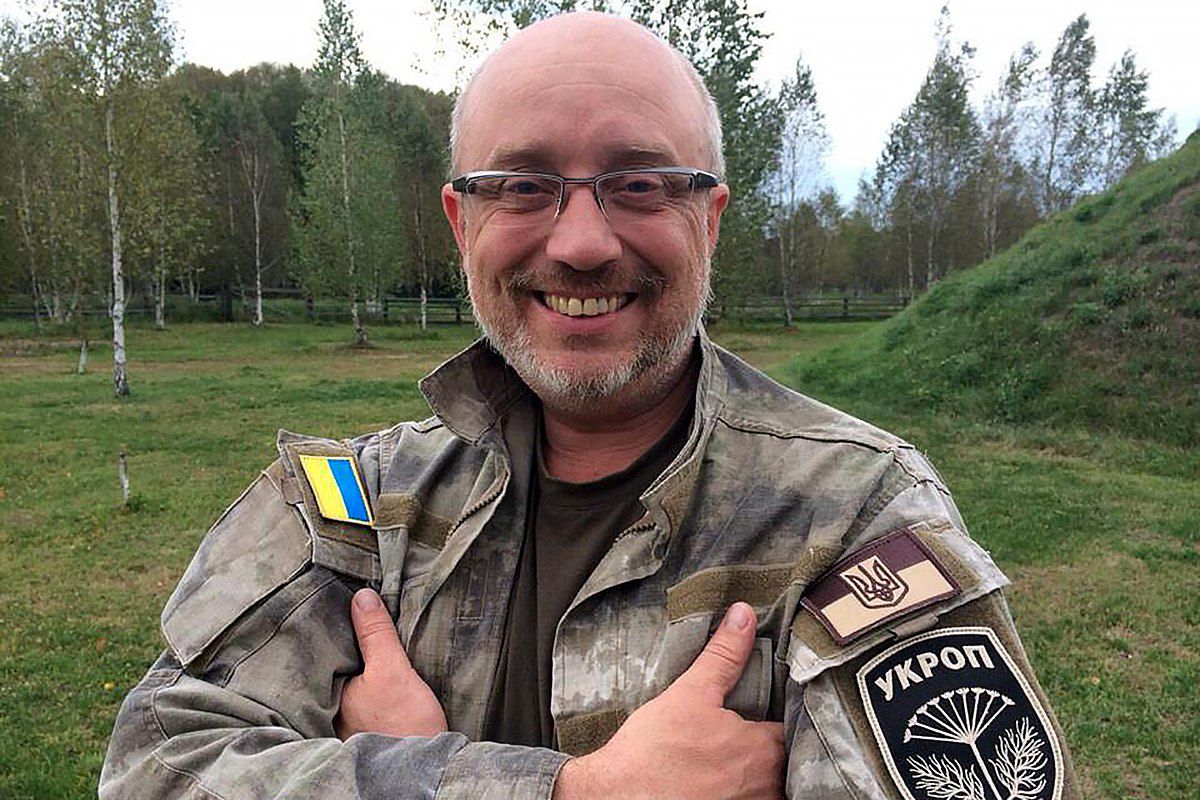 Министр обороны Украины переквалифицировался в экскурсовода