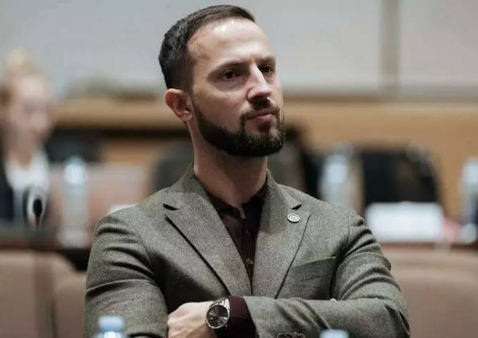 Отремонтировать крыши не удалось — деньги ушли на праздники