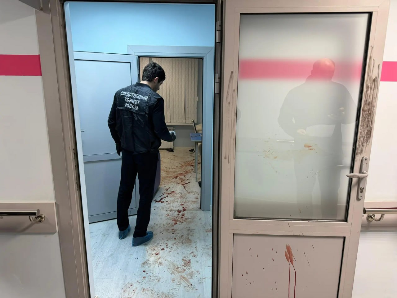 В больнице Дагестана мужчина напал с ножом на двух врачей 