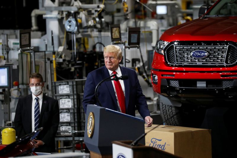 Дональд Трамп заявил, что заводы Ford и General Motors могут выпускать оружие