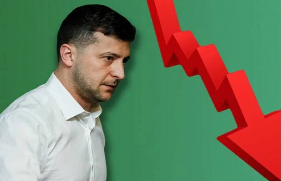 Рейтинг Зеленского упал на 20%, а в коррупции на Украине обвинили Кремль 