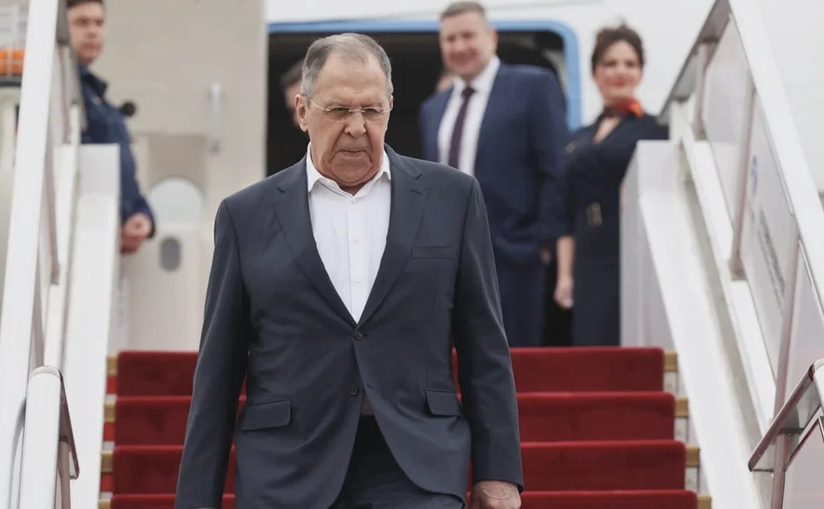 Лавров начал переговоры с главой МИД КНР в Пекине