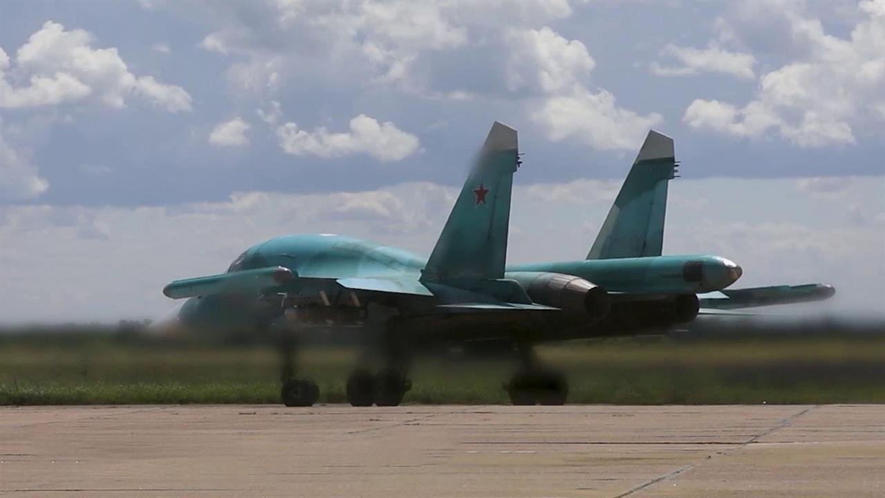 "Ростех" поставил Минобороны РФ новую партию истребителей-бомбардировщиков Су-34