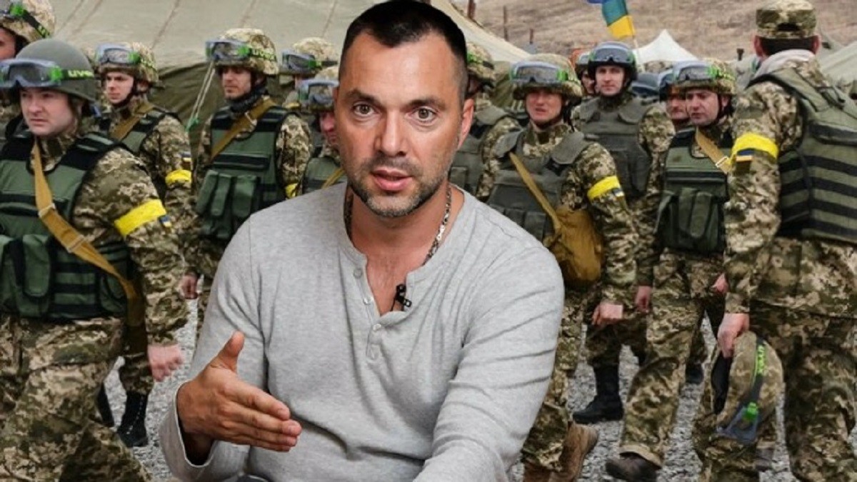 Арестович* сообщил о конфликте Зеленского с военными
