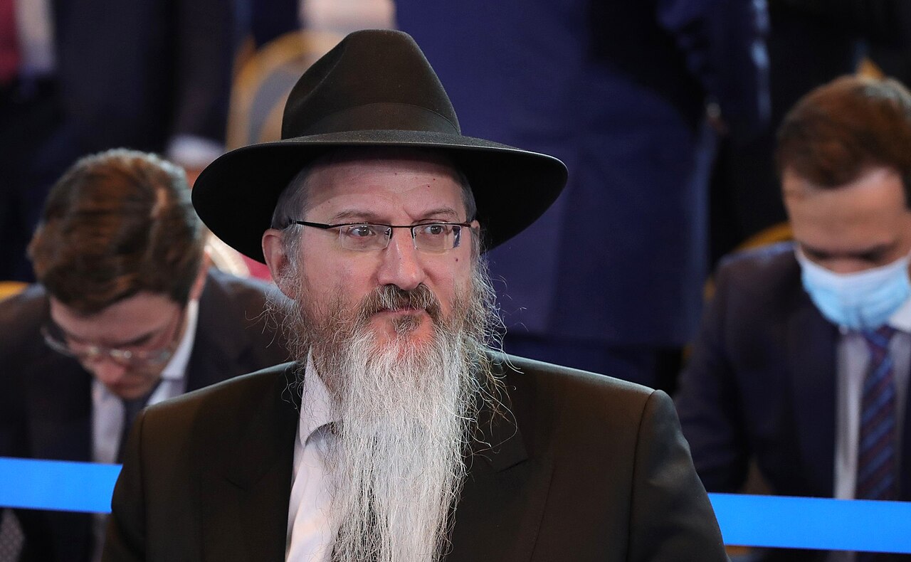 Главный раввин России попал в больницу после танцев с Торой 