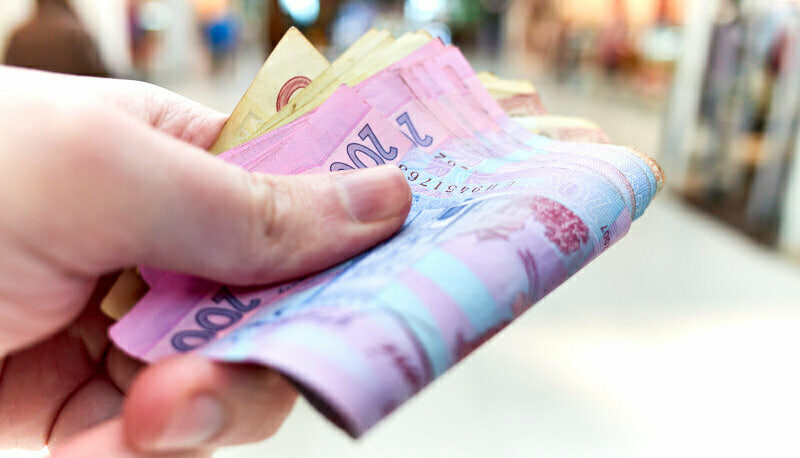 Украинцев заставят заплатить за возвращение из-за рубежа и выезд за границу 