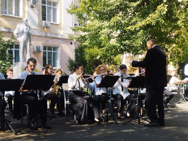 В Луганске и Краснодаре состоялись сеансы музыкальной терапии