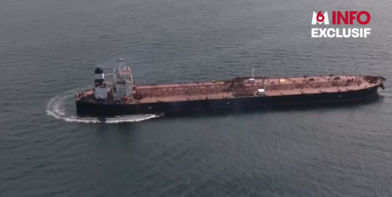 "Boracay" уходит от Франции: танкер направился к Суэцкому каналу