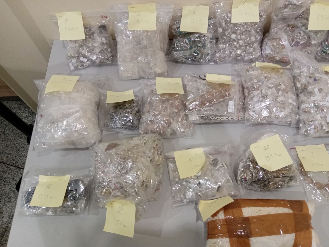 Таможенники изъяли в Москве 25 кг украшений за 4,5 млн 