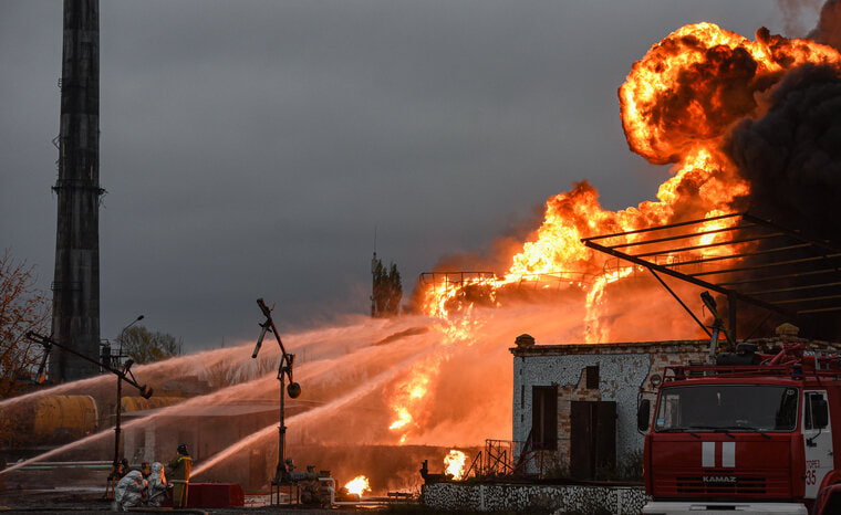 Из-за атаки ВСУ по Краснодарскому краю загорелась нефтебаза 