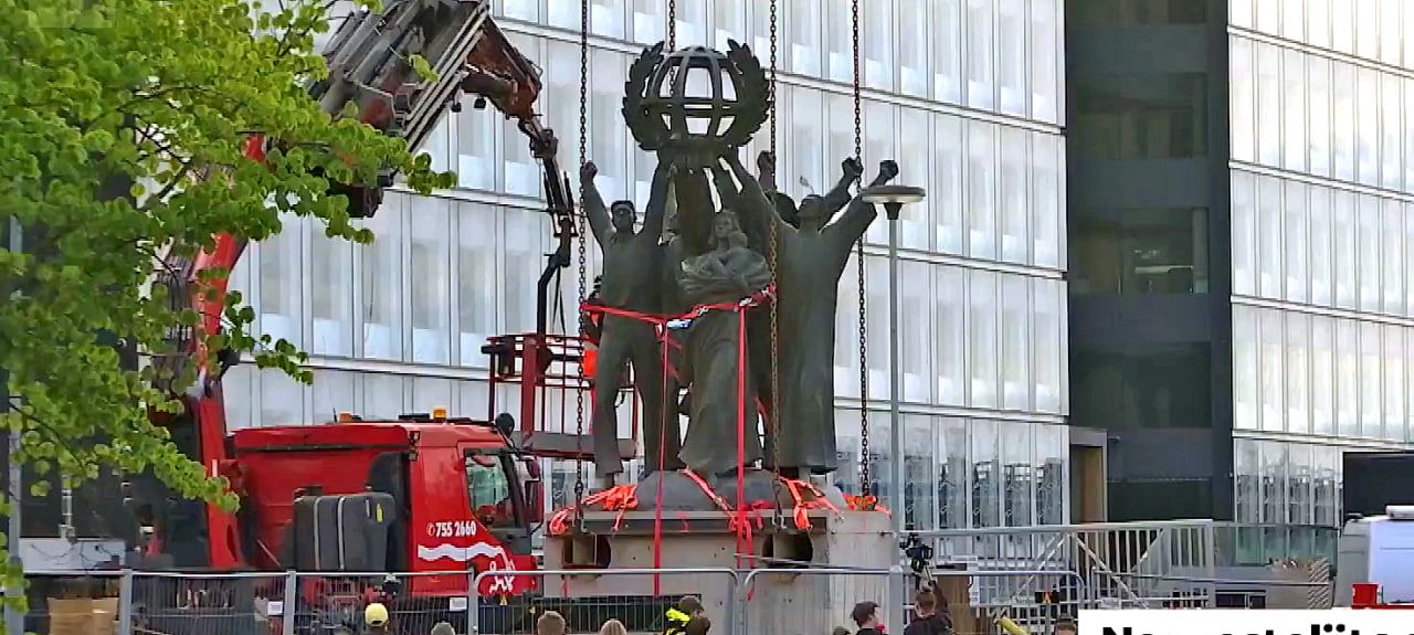 Финны по примеру Украины устроили собственный «Ленинопад»