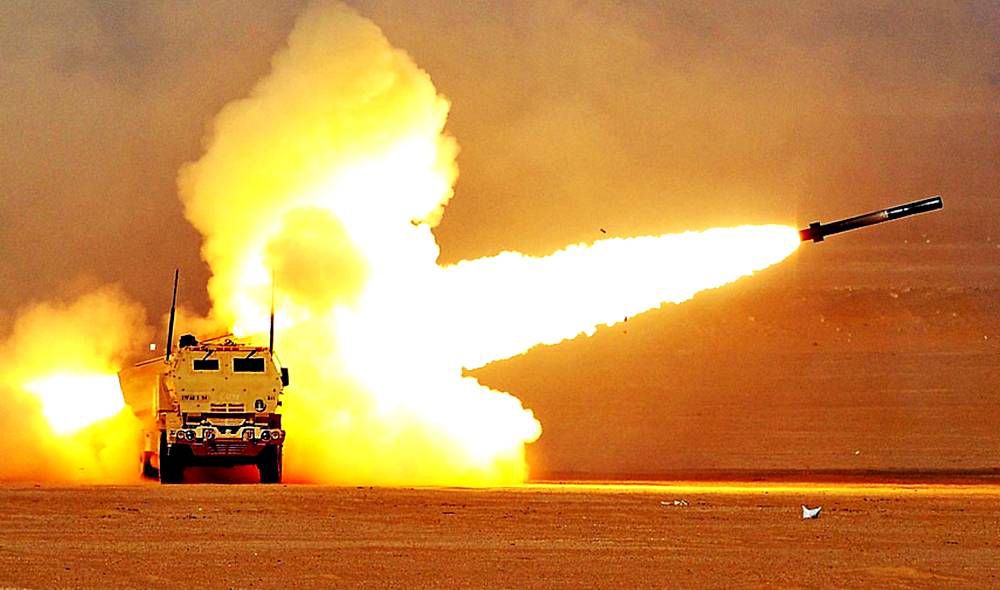 Безупречные костюмы Байдена и Макрона забрызганы детской кровью