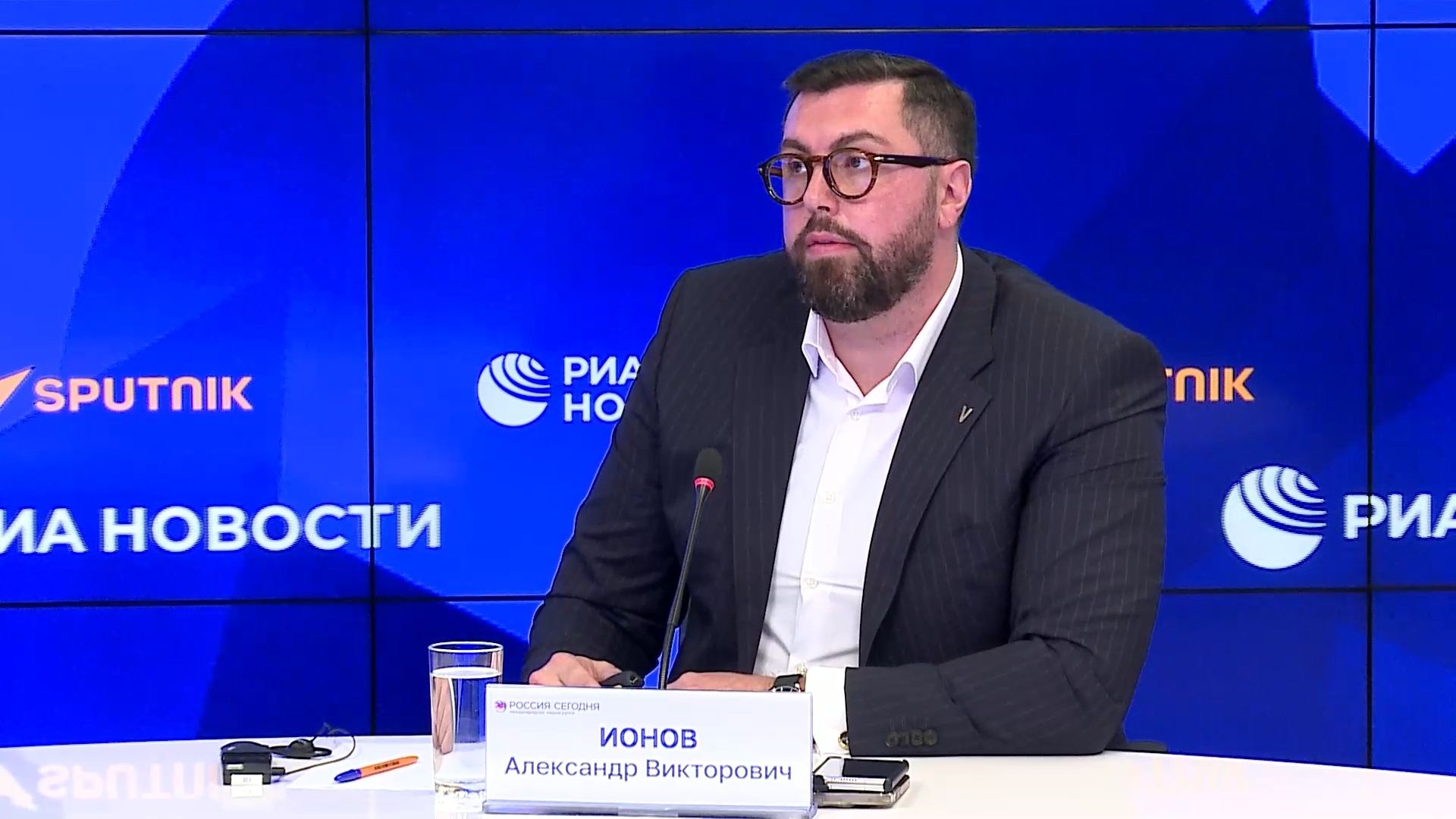 Правозащитник Ионов: «Мигрантов держат в клетке, как животных, они умирают за 1-2 дня» 