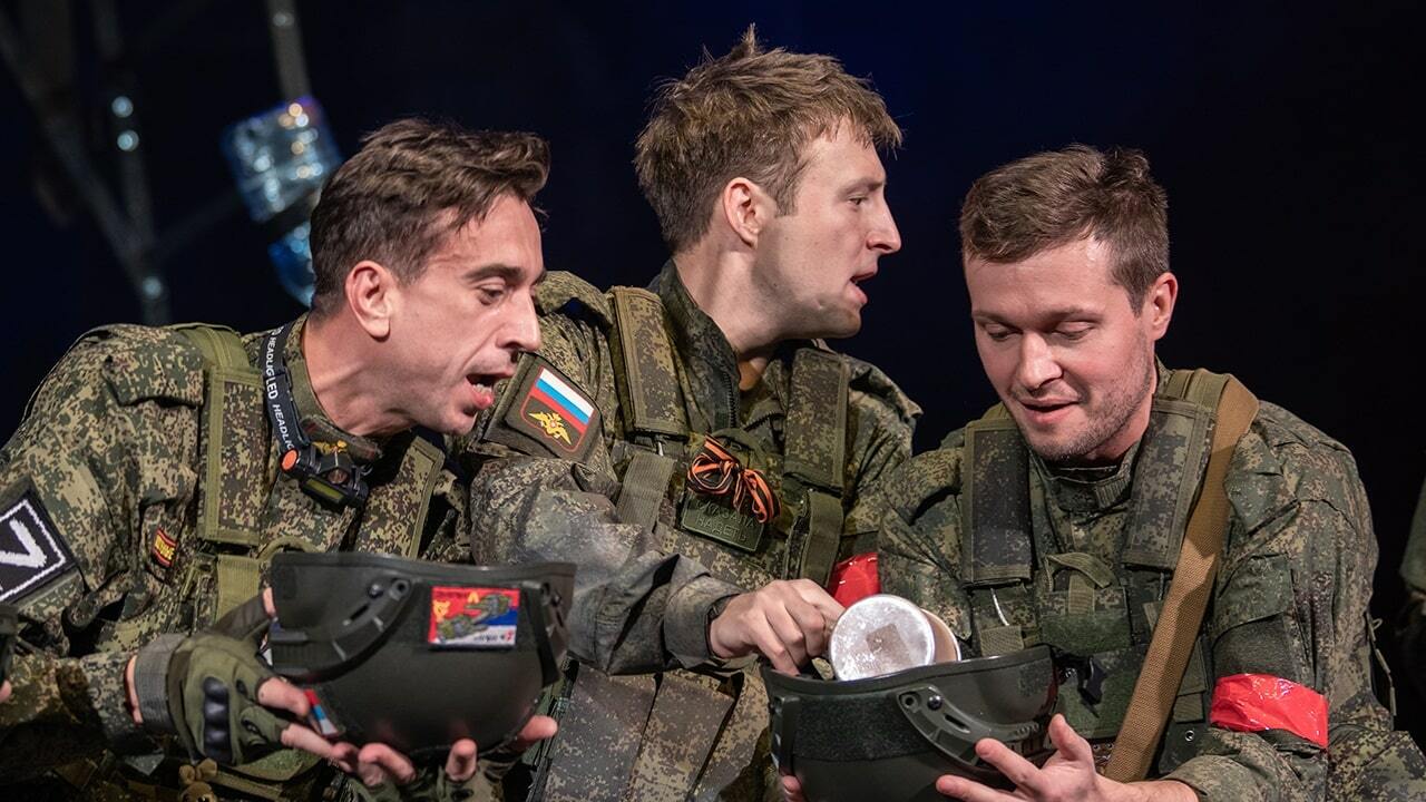 Чтобы создать спектакль о Донбассе, актёров вывозили на полигон