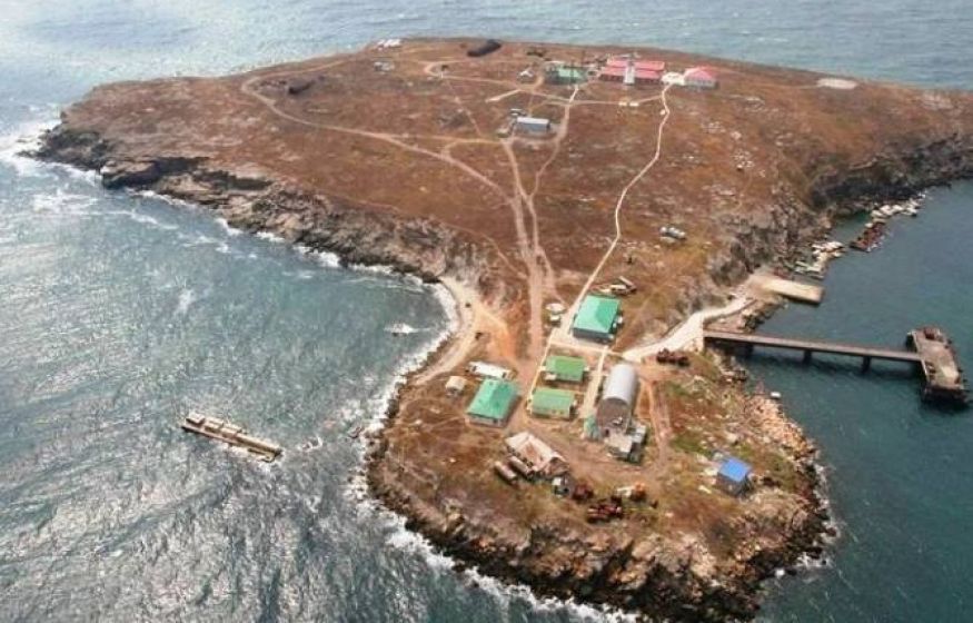 Российские войска оставили остров Змеиный