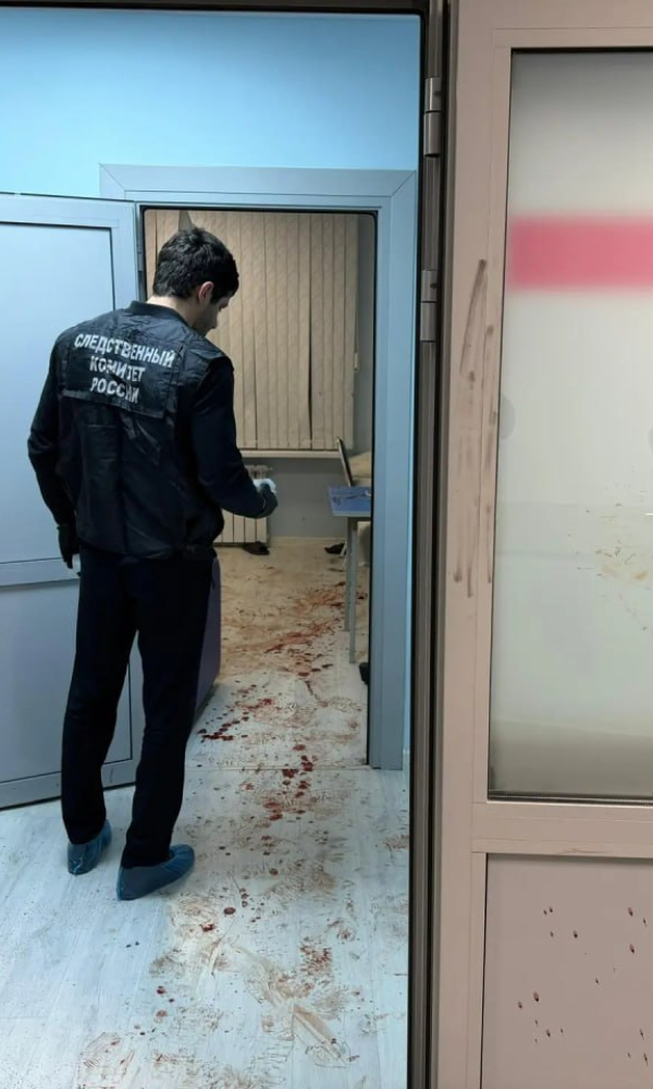 В больнице Дагестана мужчина напал с ножом на двух врачей 