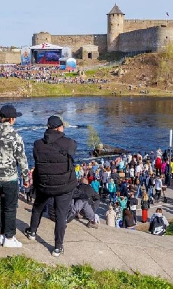 Эстонские турфирмы организуют поездки к границе с Россией на 9 Мая